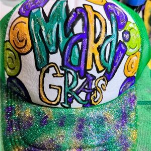 NEW MARDI GRAS TRUCKER HAT
HAND PAINTED 💜💛💚